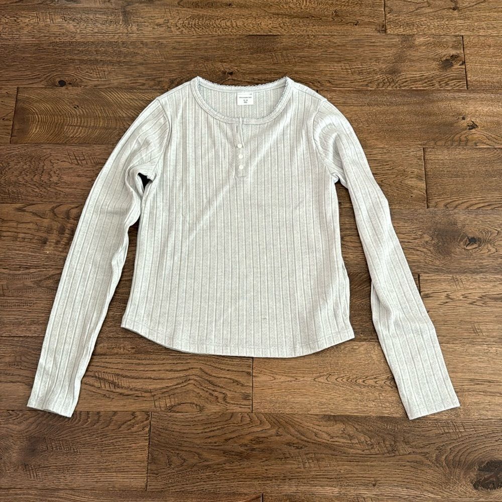 Abercrombie Kids. Gray button henley. Sz 15/16